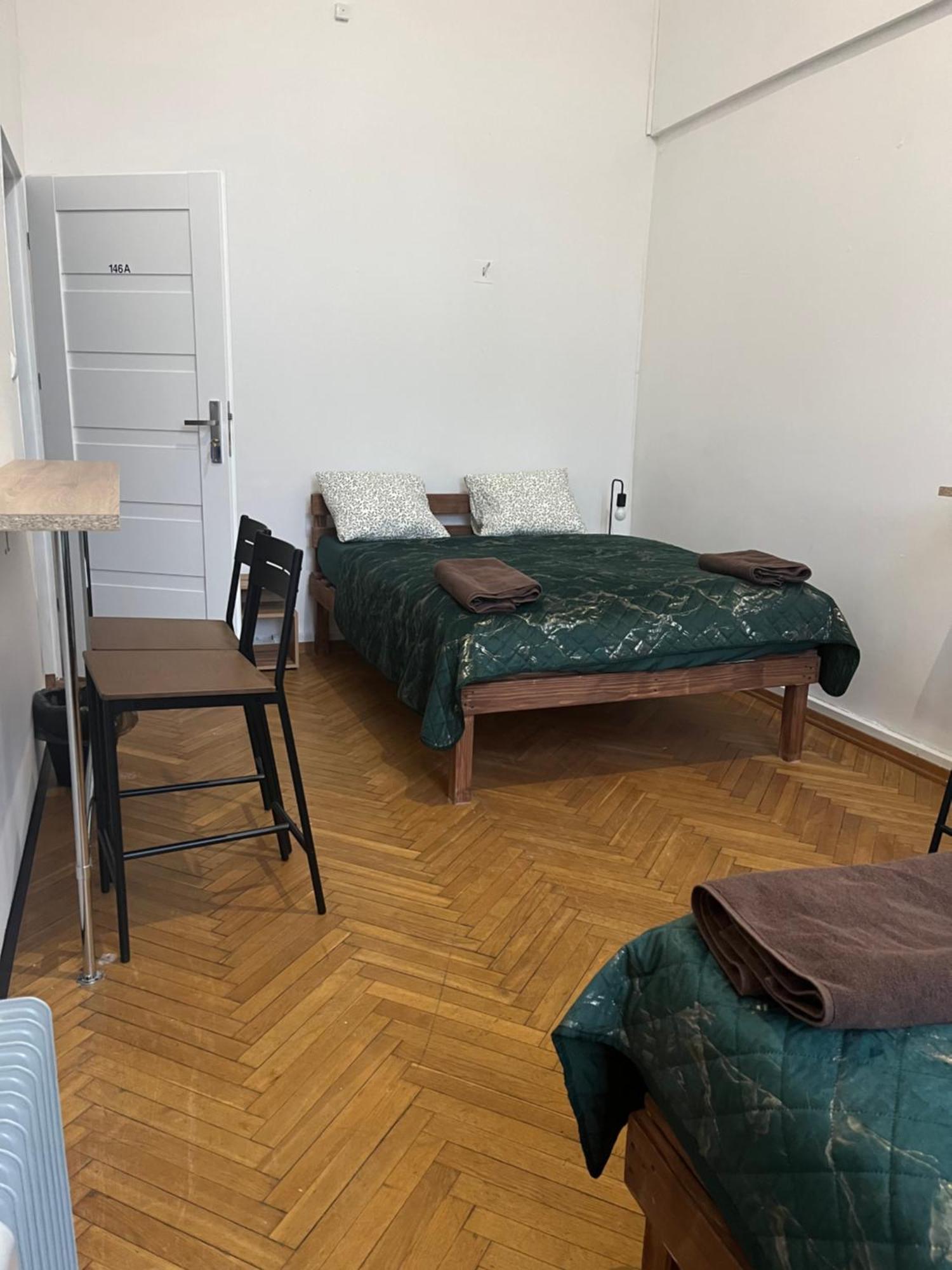 Tom Hostel Cracovia Esterno foto