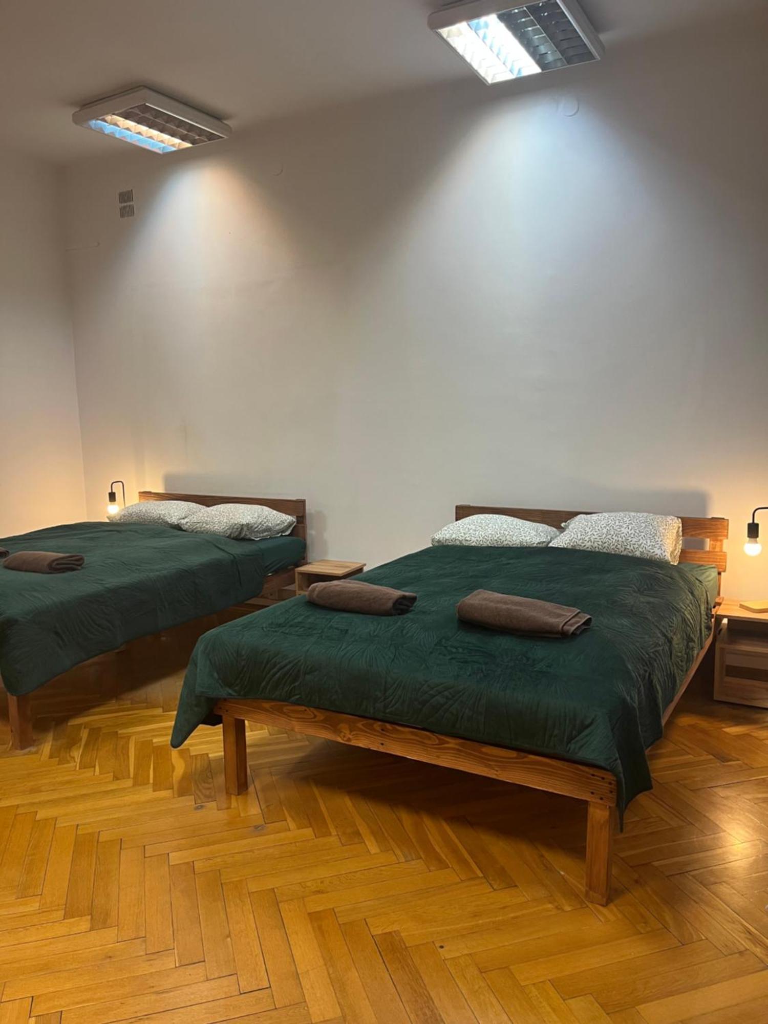 Tom Hostel Cracovia Esterno foto